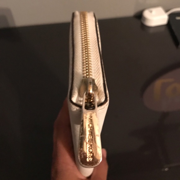 Micheal Kors Wallet - Picture 4 of 8