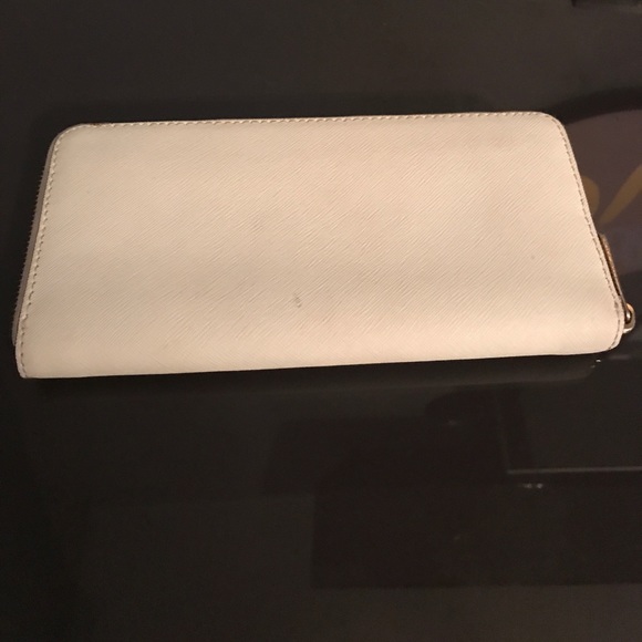 Micheal Kors Wallet - Picture 5 of 8