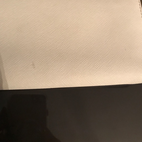 Micheal Kors Wallet - Picture 6 of 8