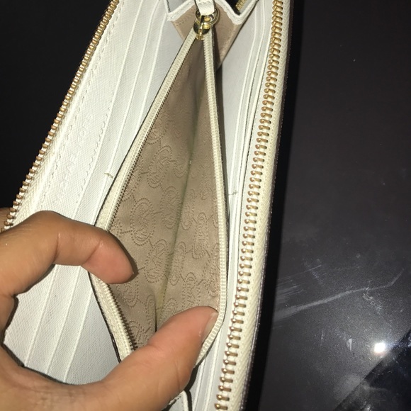 Micheal Kors Wallet - Picture 8 of 8