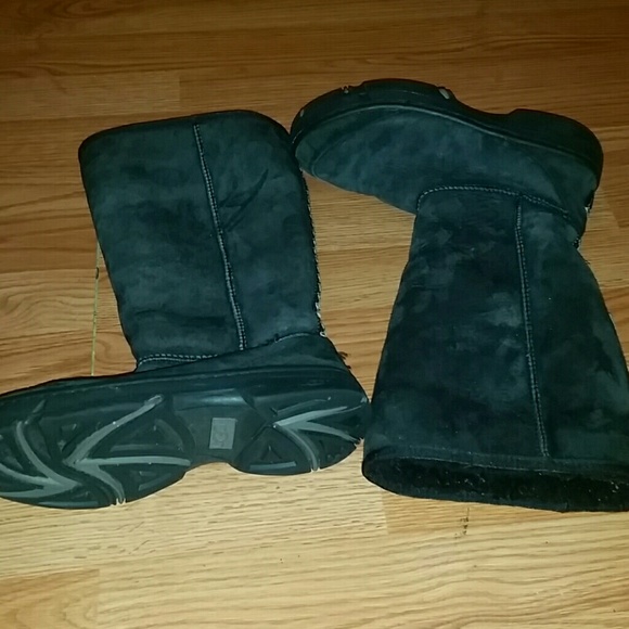 UGG BOOTS - Picture 2 of 6