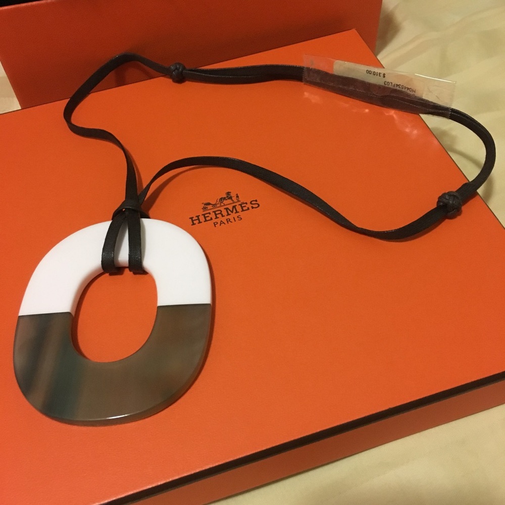 🔸Hermes necklace horn & lacquer