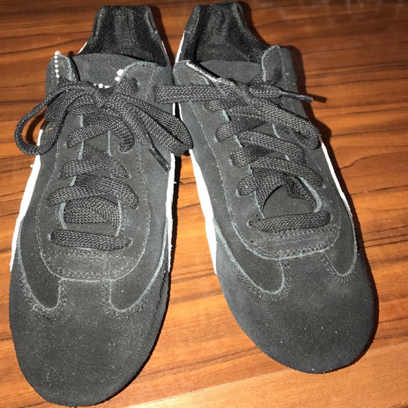 🔴FINAL MARKDOWN🔴 Puma sneakers black & white NWT - Picture 5 of 5