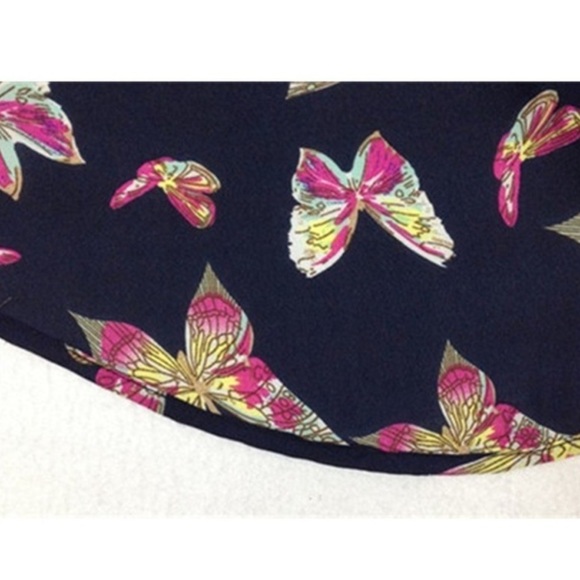 NWOT WOMENS BUTTERFLY BLOUSE - Picture 4 of 4