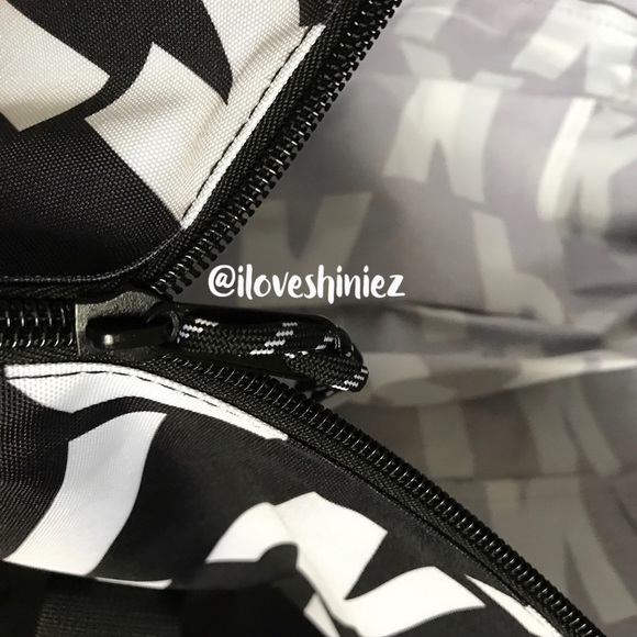 •Victoria's Secret PINK• Duffle Bag And Bottle - Picture 3 of 6