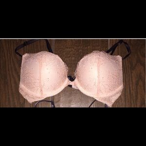 VS BOMBSHELL BRA SIZE 32A