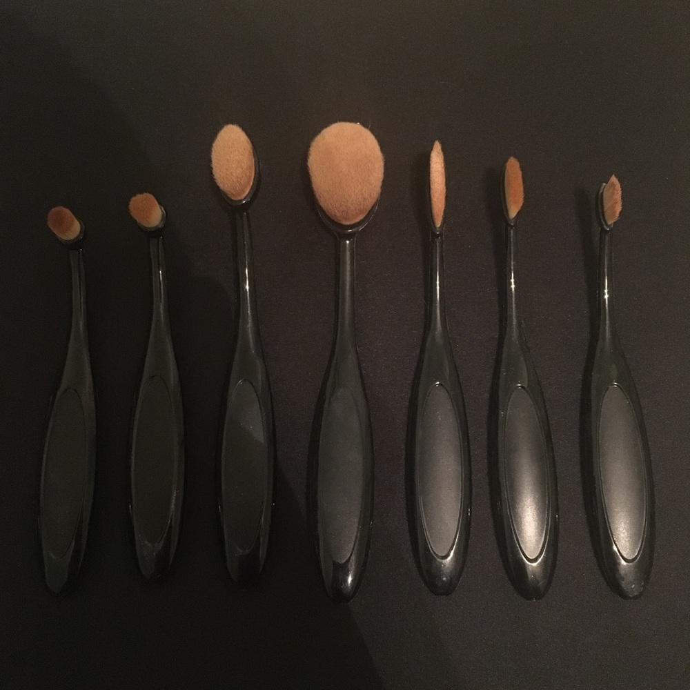 7 pc. Oval Brush Set