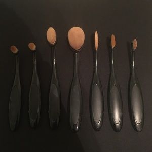 7 pc. Oval Brush Set