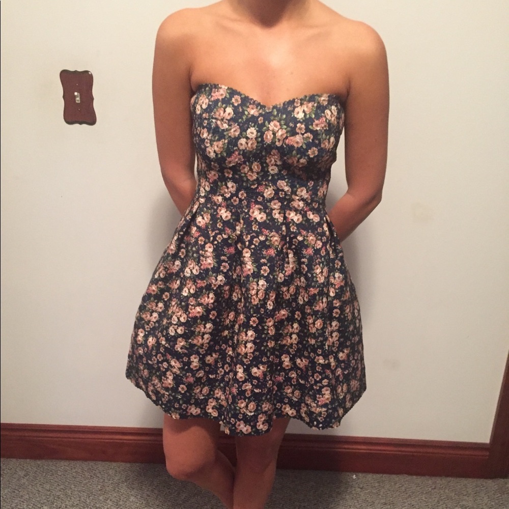 Floral strapless dress