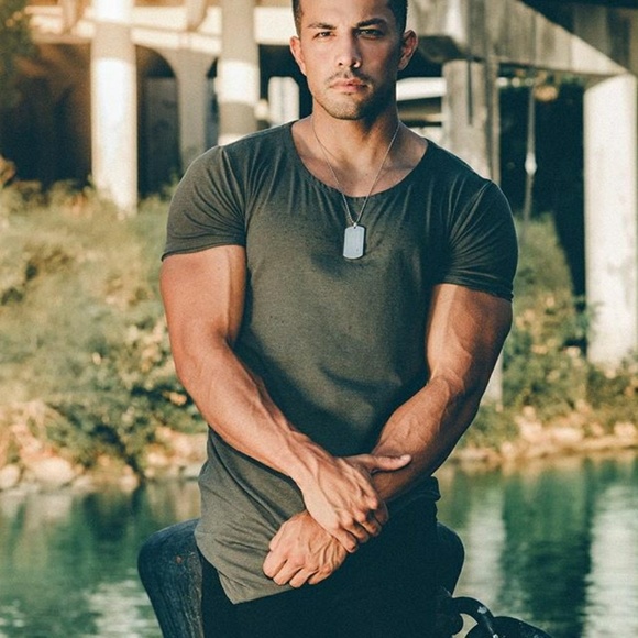 Alphalete tee in BLUE - Picture 2 of 3