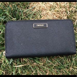 AUTHENTIC  DKNY wallet