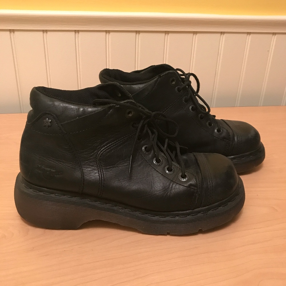 VINTAGE MILITARY DOC MARTENS