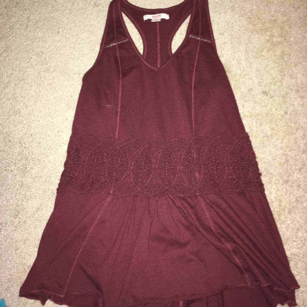 Cute maroon lacy tank top!