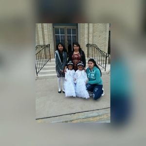 Meet your Posher, Yanet