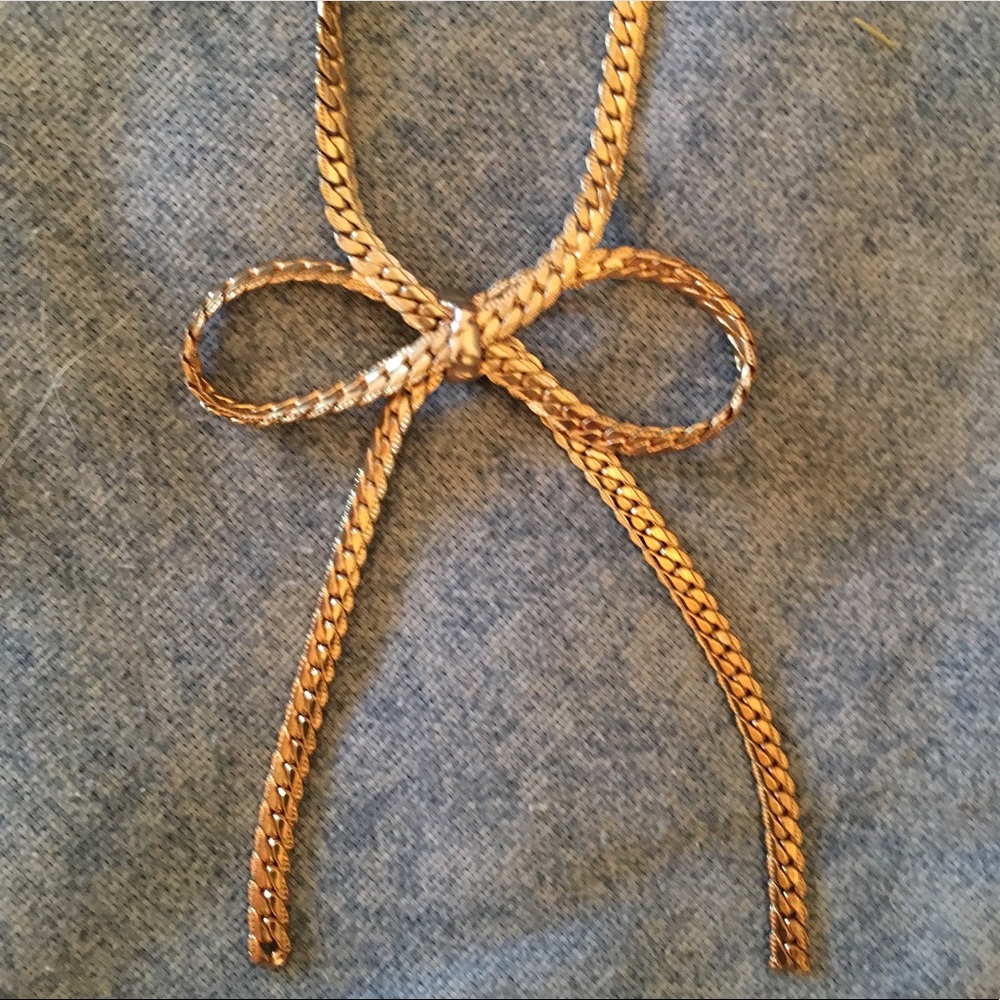 Gold bow necklace