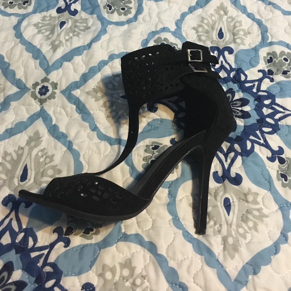 Formal black heels