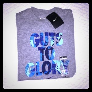 ✨NWT✨NIKE ✨TSHIRT
