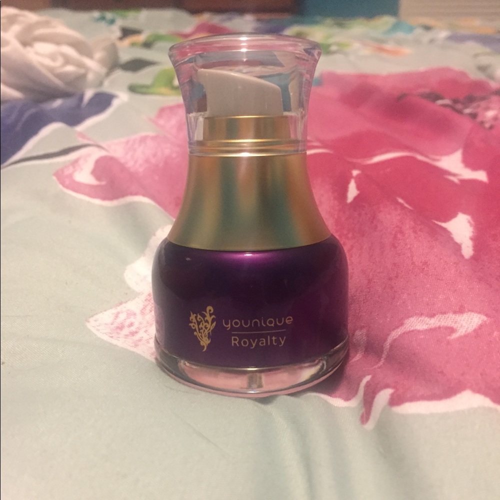 Younique instant listing serum