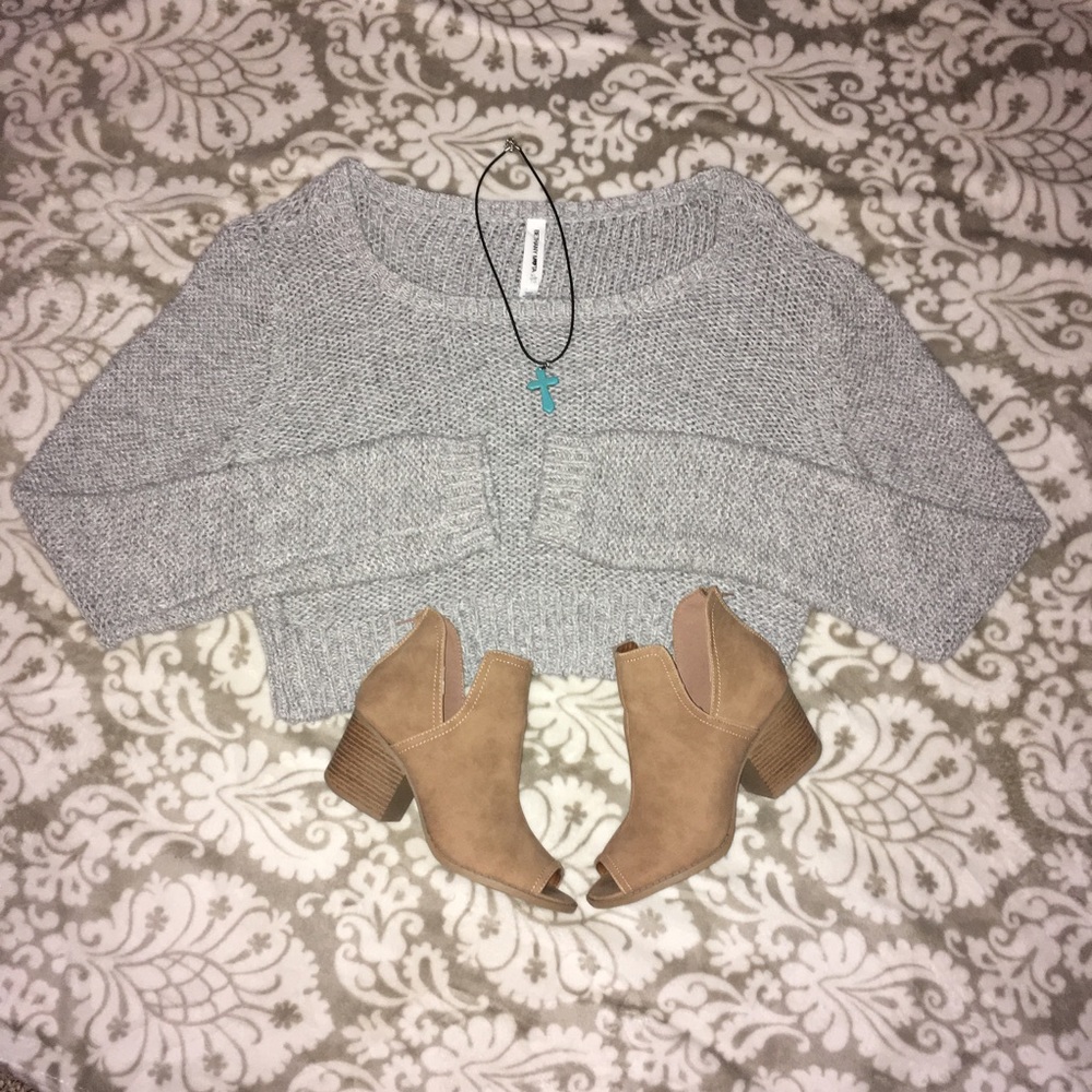 •Gray Crop Top Knit Sweater• - Picture 4 of 4