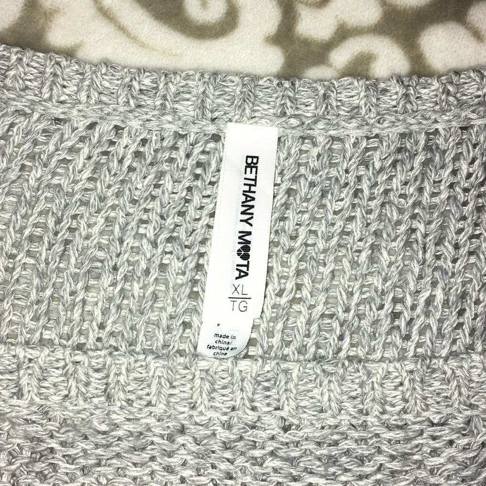 •Gray Crop Top Knit Sweater• - Picture 3 of 4