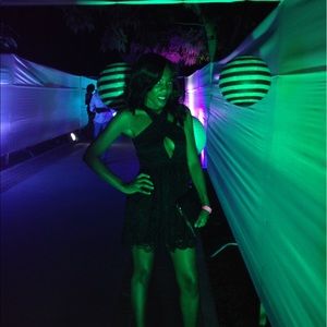 Meet your Posher, Theoni