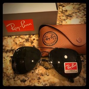 Black Ray Ban Aviators 3026 62mm