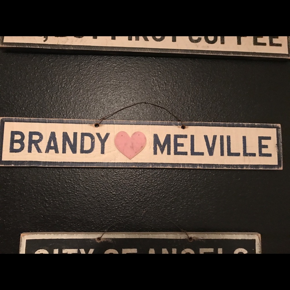 Brandy Melville sign