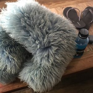 Preowned Fluffy Momma Baby Blue UGGS. Rare!