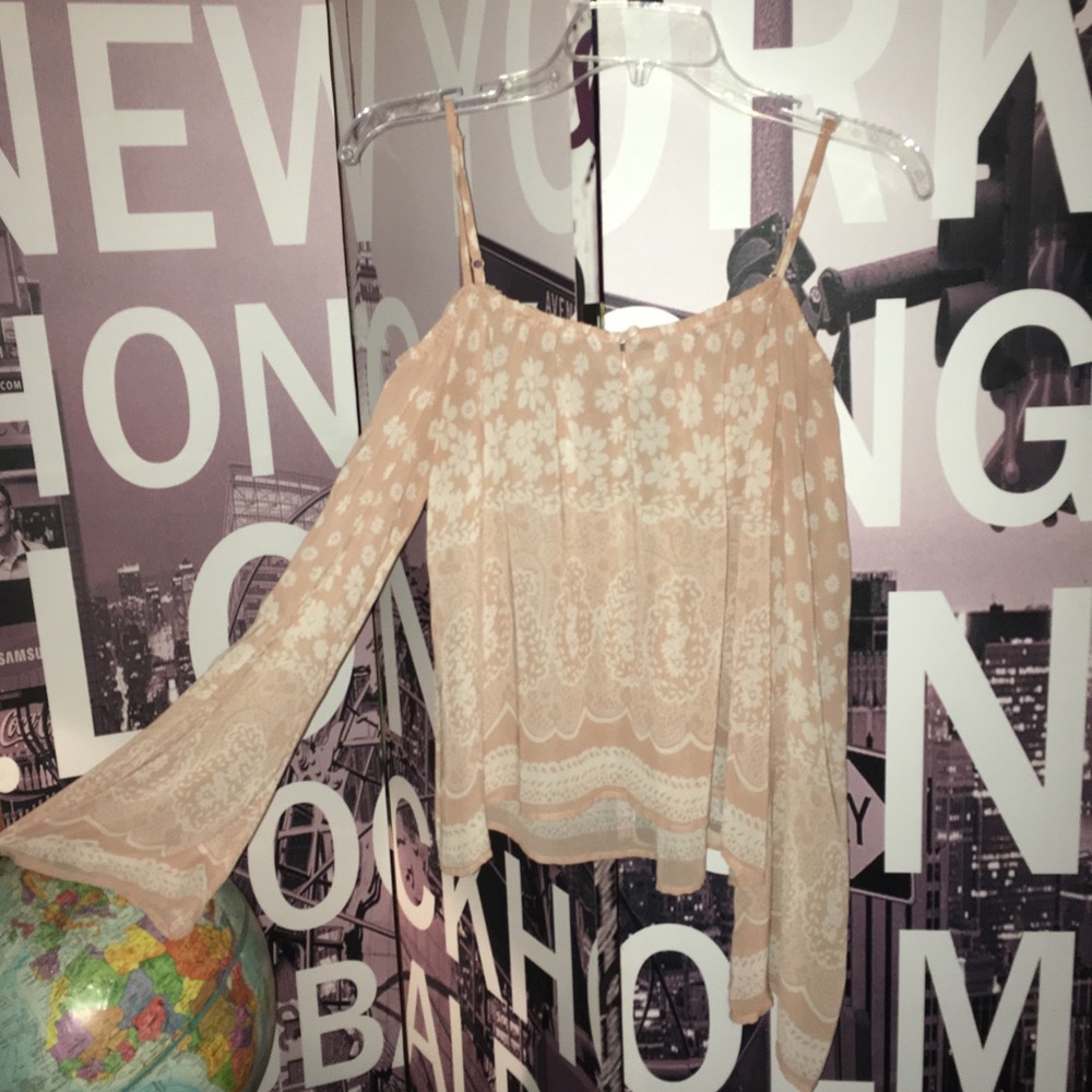 •Off the Shoulder Top•