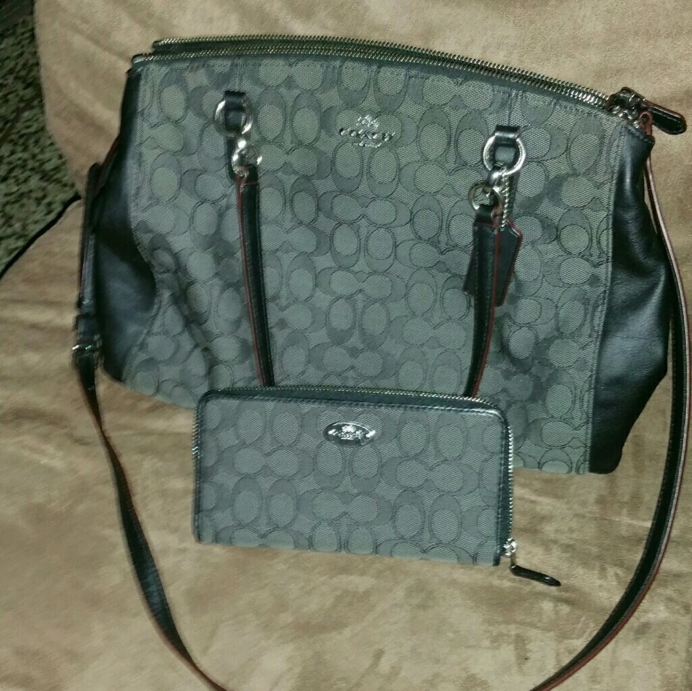 "PRICE DROP" Coach Bag & Wallet Set New Condition - Picture 2 of 3