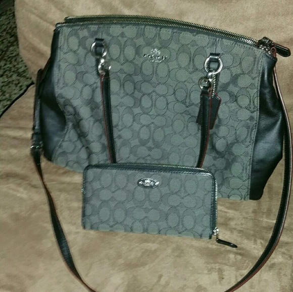 "PRICE DROP" Coach Bag & Wallet Set New Condition - Picture 2 of 3