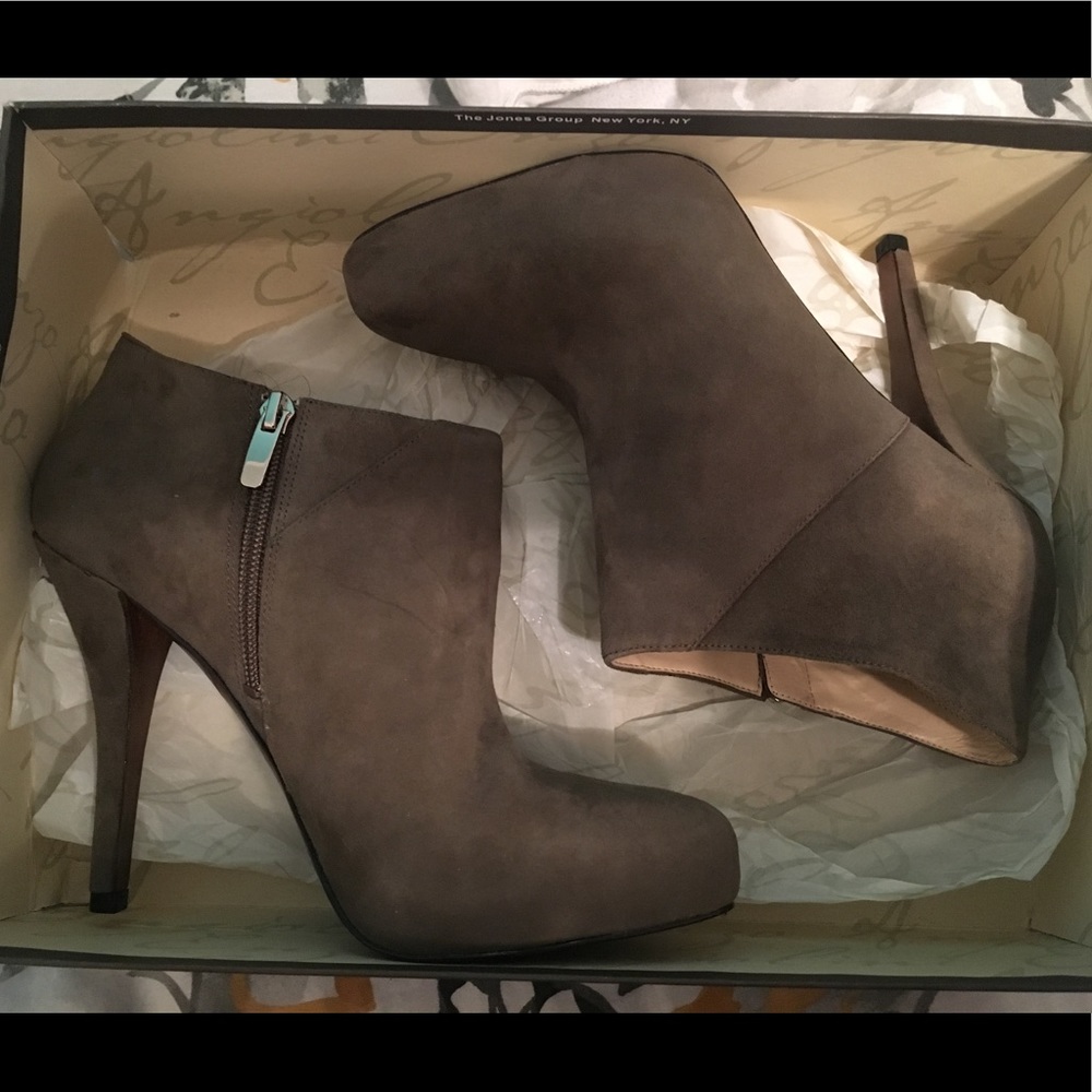 Enzo Angiolini Taupe Suede Booties