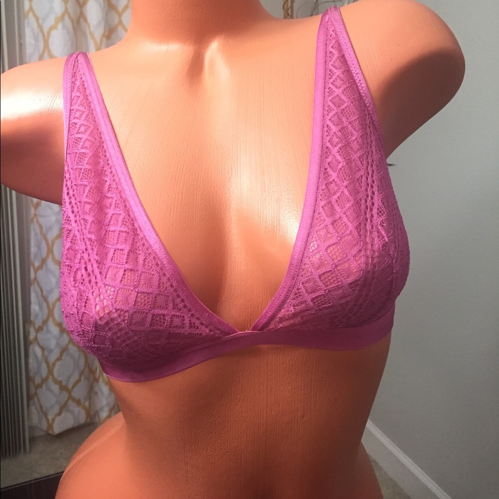 🌸Victoria's Secret Unlined Bra Size "M"