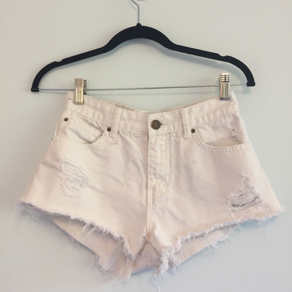 white billabong shorts