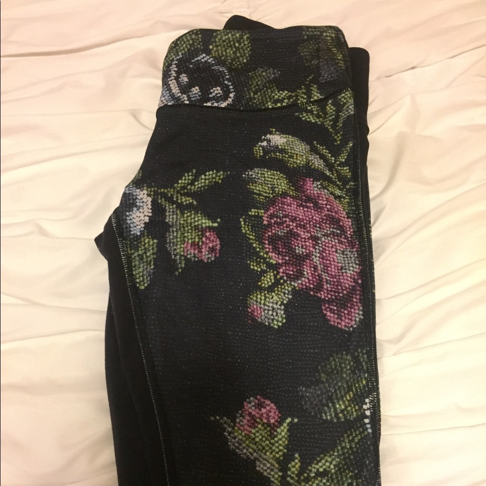 Lululemon size 6 floral print leggings