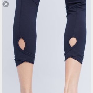 Anthro keyhole leggings - navy