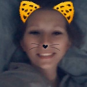 Meet your Posher, Crystal