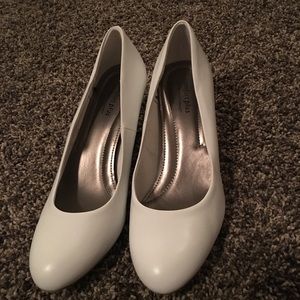 White Vintage Comfort Plus Heels