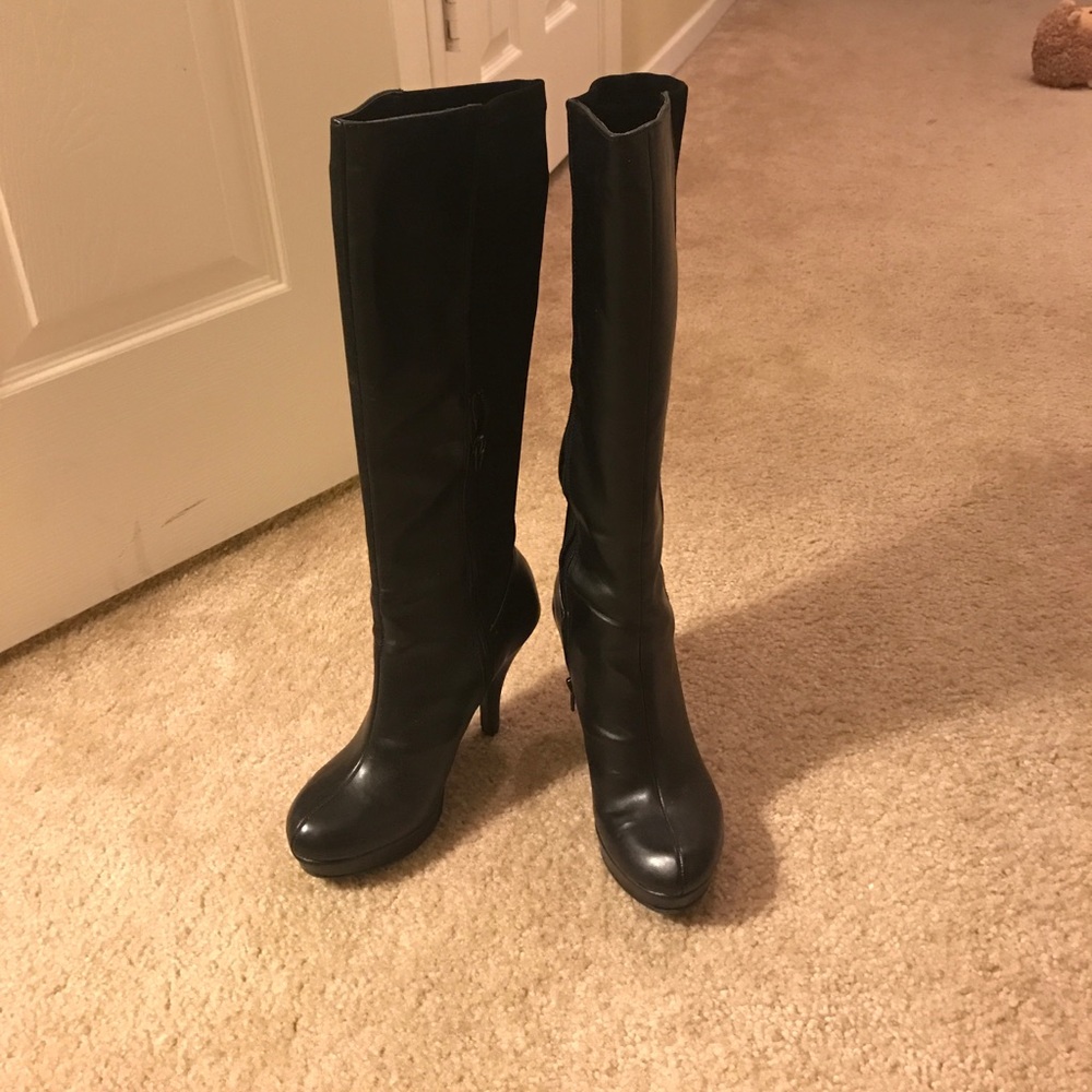 Unlisted boots with heel