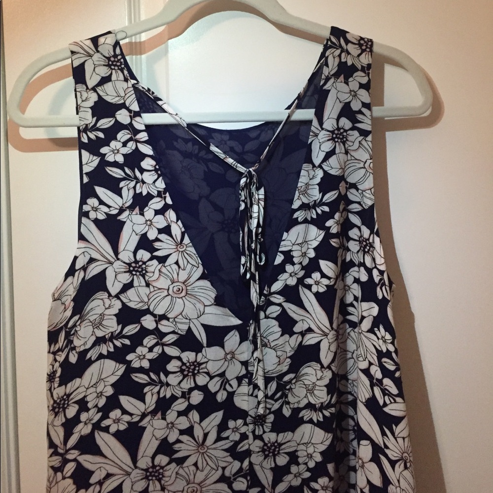 Simple flowery dress! - Picture 2 of 4