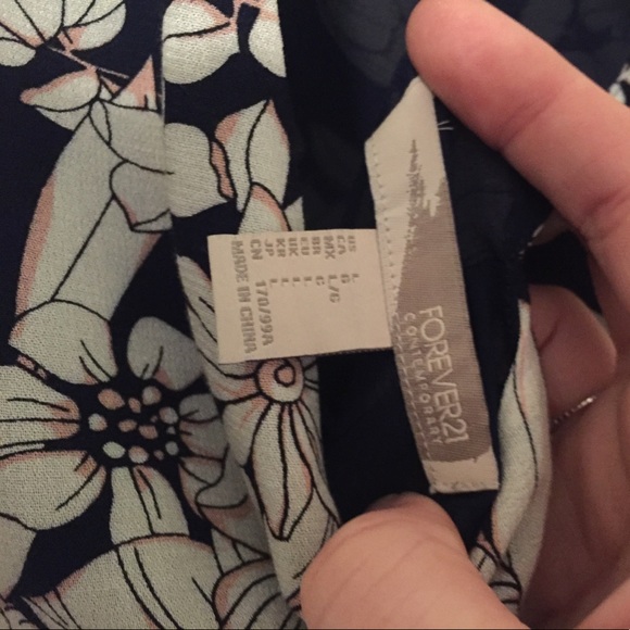 Simple flowery dress! - Picture 3 of 4