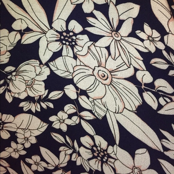 Simple flowery dress! - Picture 4 of 4