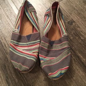 Multi colored toms