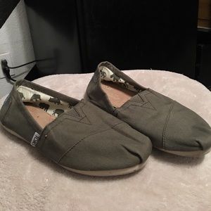 Olive Green Toms