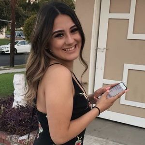 Meet your Posher, Leticia