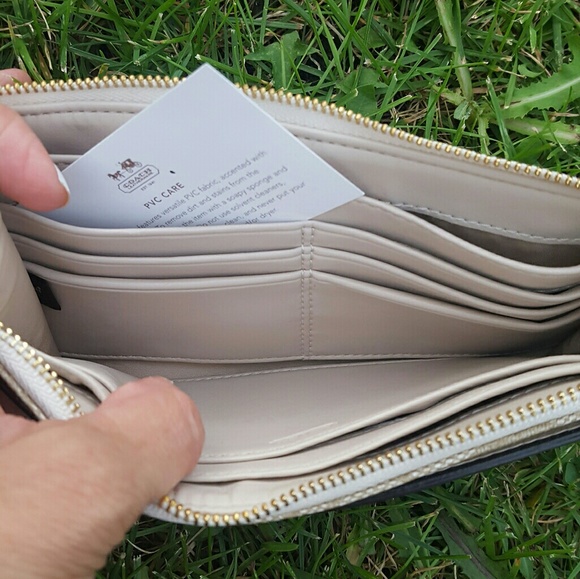 Wallet - Picture 2 of 3