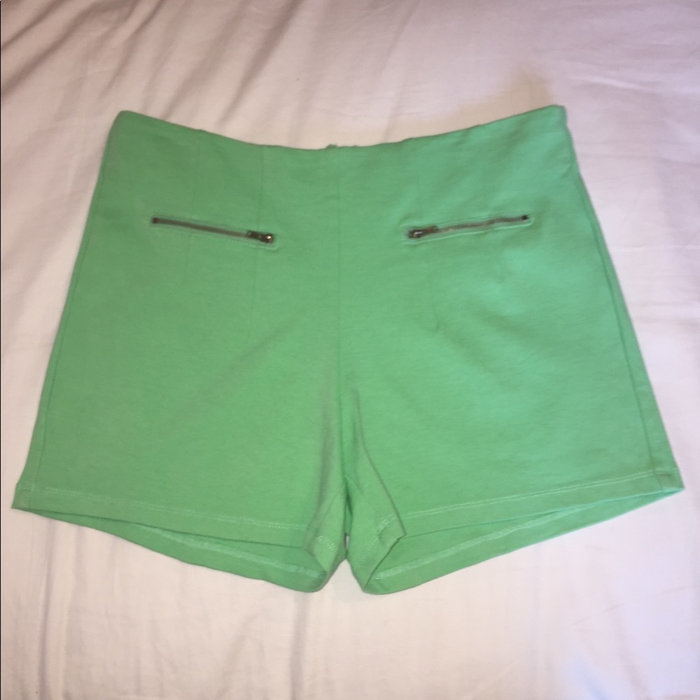 High-waisted stretchy shorts