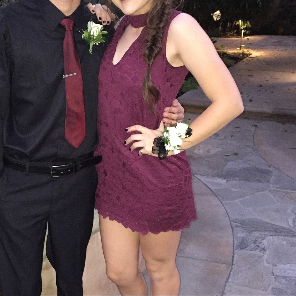 MISSGUIDED MAROON HOMECOMING DRESS