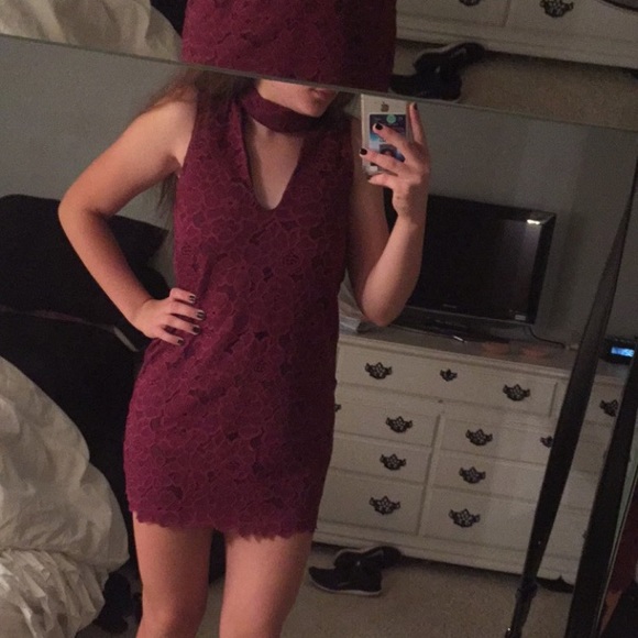 MISSGUIDED MAROON HOMECOMING DRESS - Picture 2 of 2