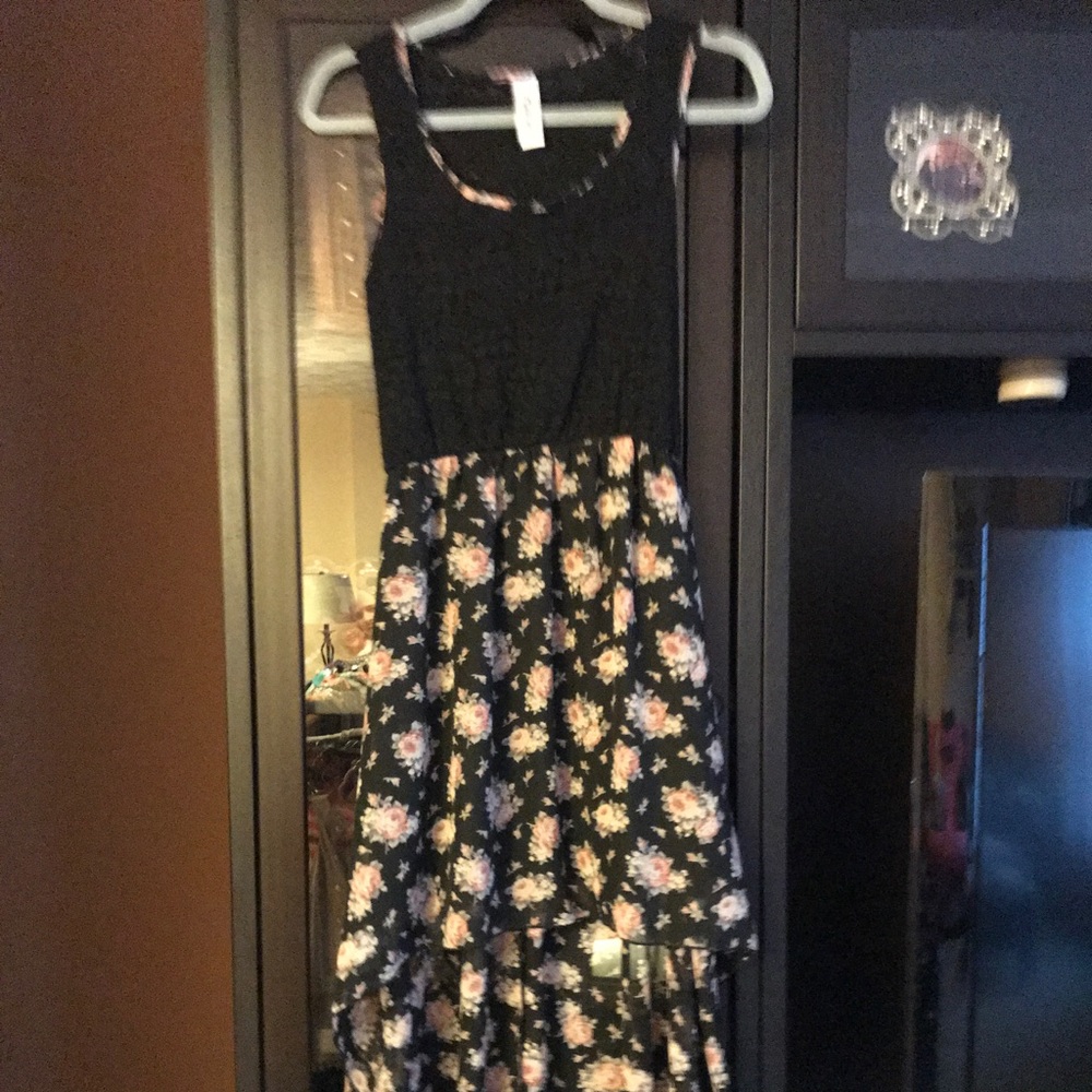 Beautiful black and floral high low dress 👗😍